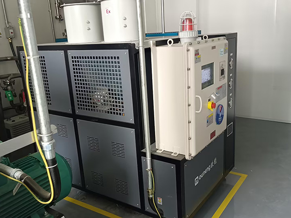 光刻胶原材料反应罐防爆冷热循环一体机