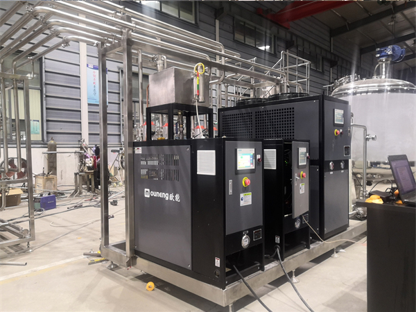 医药用高低温一体机在制药设备中的应用，控制反应釜的温度