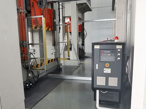 SMC复合材料模压电池包壳体生产，选择SMC模温机