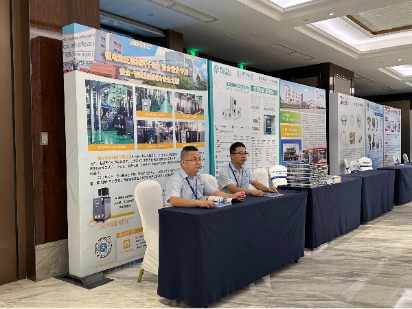 第二届磷酸铁锂产业链高峰论坛，欧能机械展示模温机温控设备创新技术