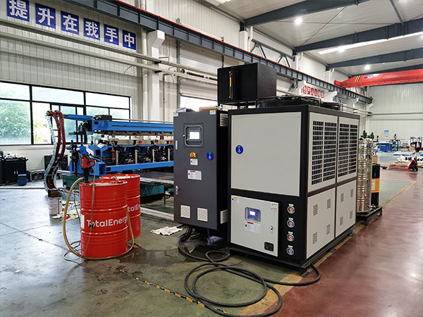 如何制造出高性能的直升机机翼？碳纤维成型模温机不可少