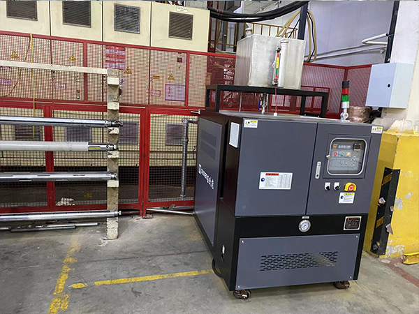 辊筒用高温油温机助力辊筒控温，控制薄膜温度