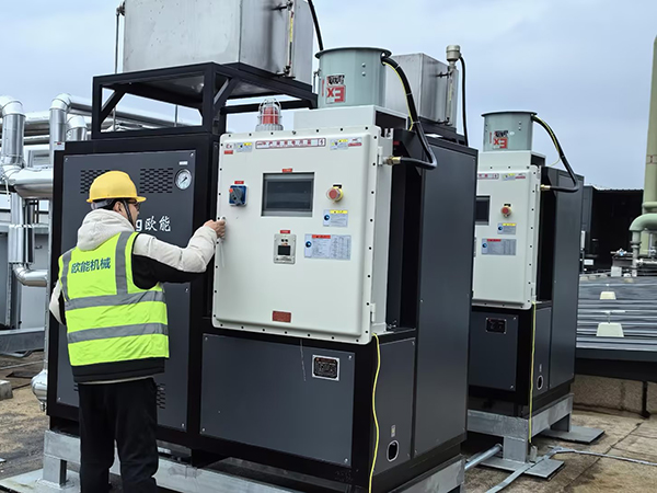 药品原材料双锥干燥机防爆水式模温机