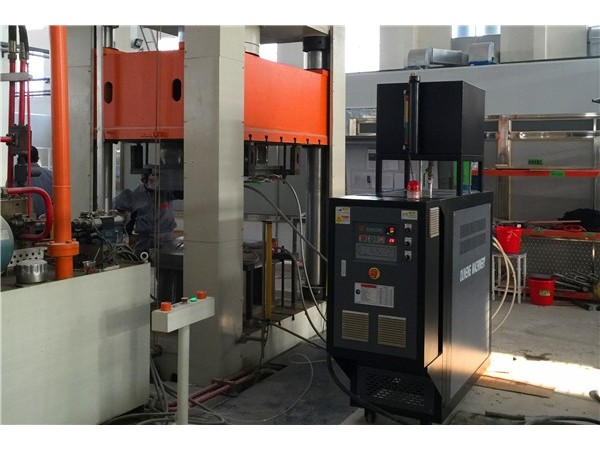 模压制品有流痕温度不均匀怎么办？「欧能机械」油温机帮您解决