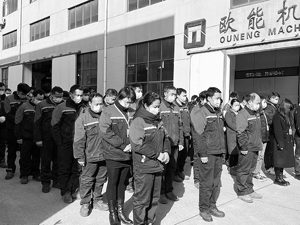 铭记历史！这一刻为30多万南京大屠杀死难者默哀！