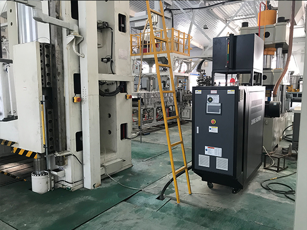 复合材料部件成型，使用碳纤维成型模温机控温效果好