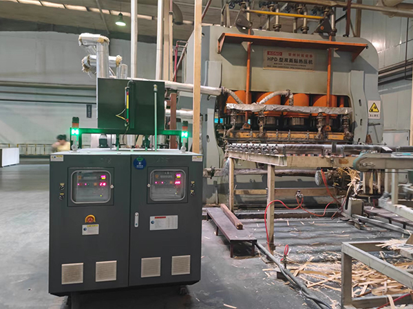 双机一体模压模温机应用于贴面压制，助力地板强化复合工艺